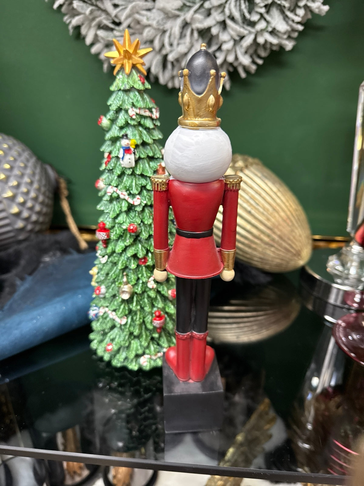 Elegante Weihnachtsfigur – Nussknacker-König