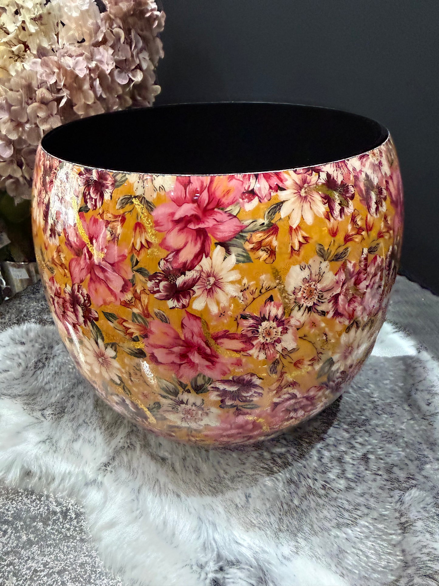 ✨ Elegante Metallvase im modernen Stil ✨
