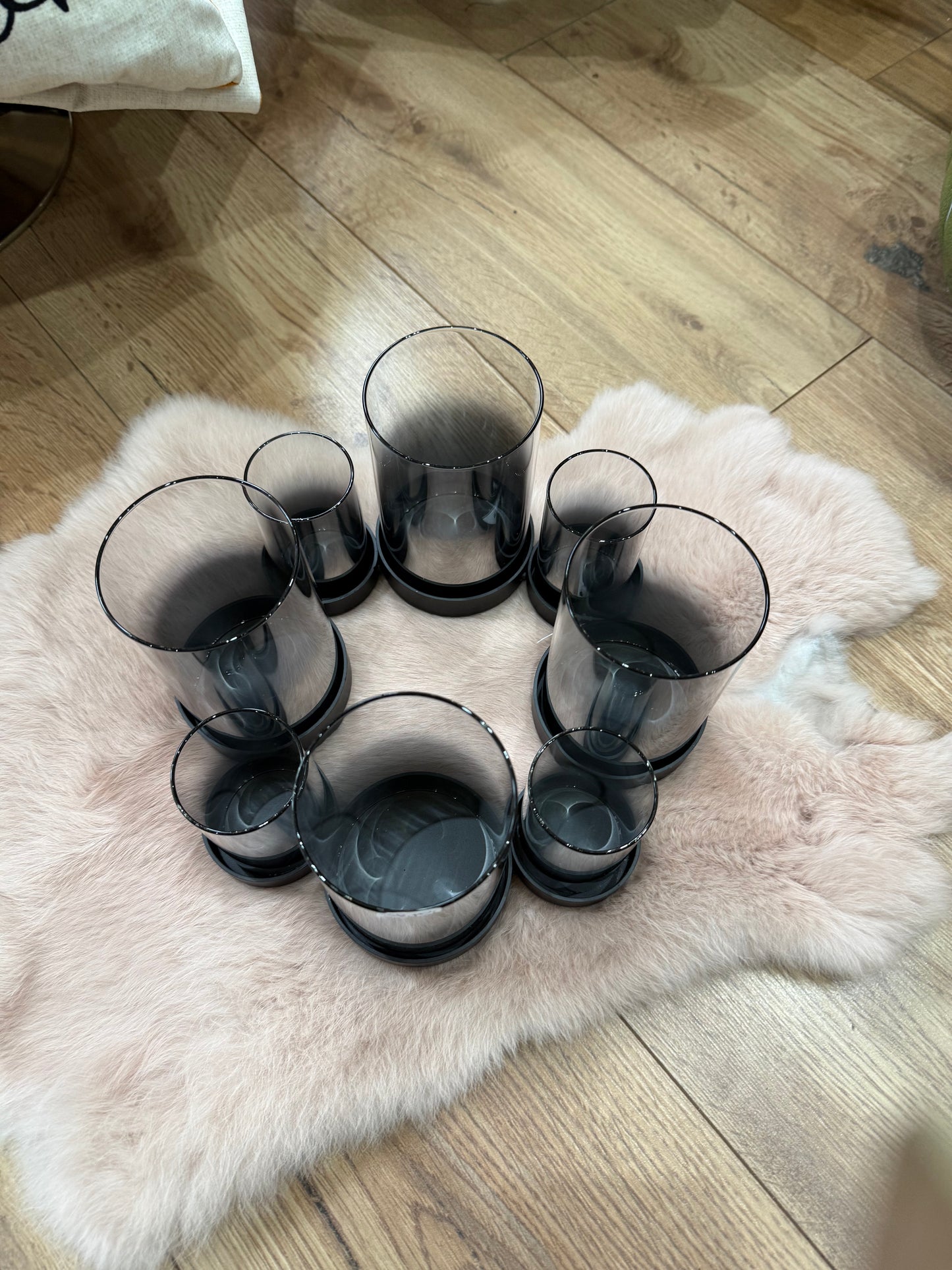 Eleganter Kerzenhalter mit acht Gläsern