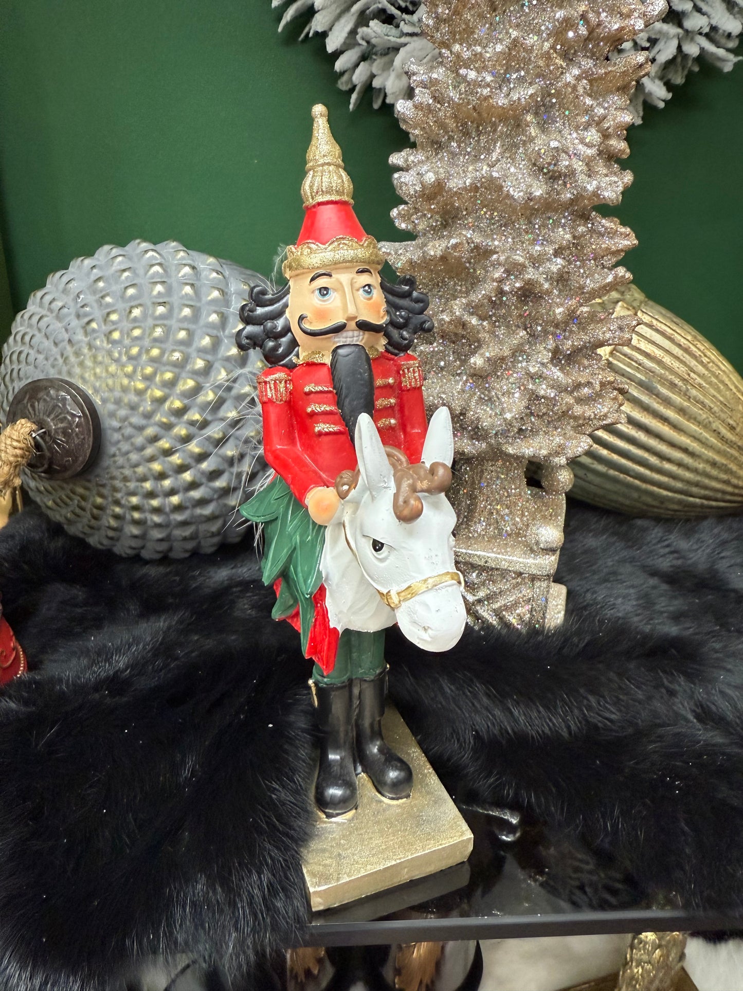 Dekorativer Nussknacker auf Pferd ✨