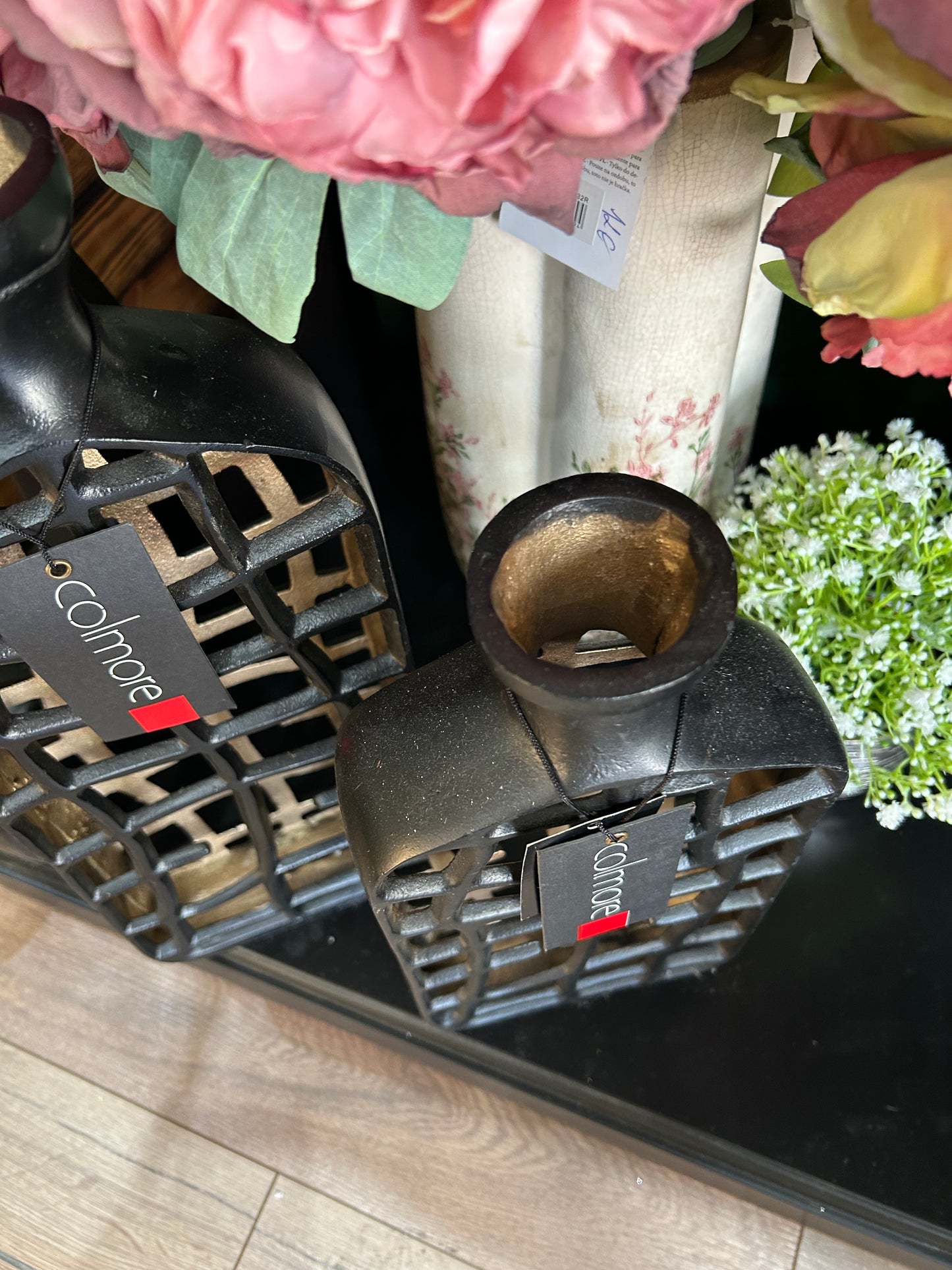 Stilvolle Metallvasen von Colmore