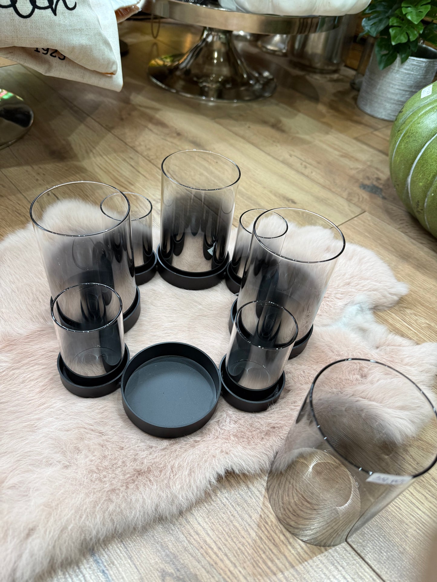 Eleganter Kerzenhalter mit acht Gläsern