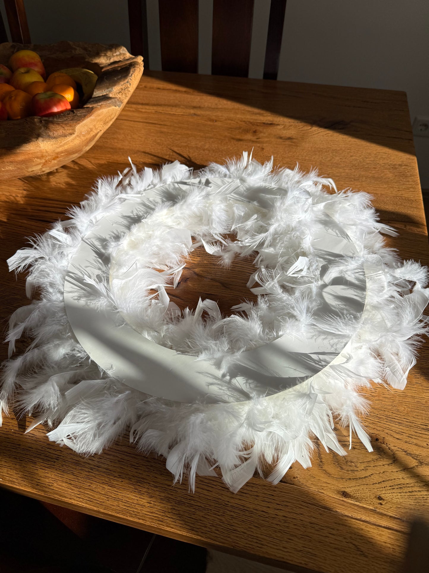 Wunderschöner weißer Federkranz – 50 cm