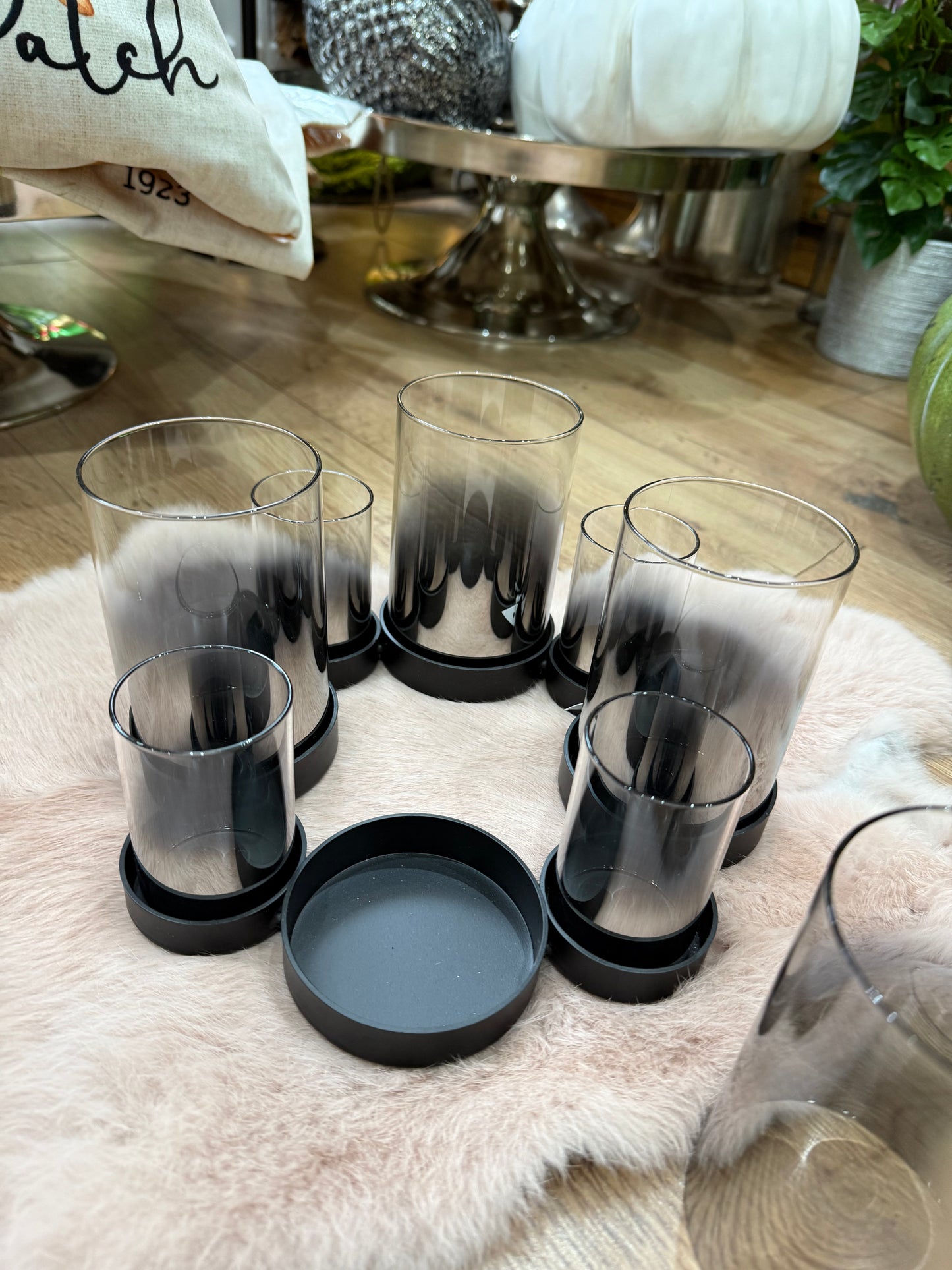 Eleganter Kerzenhalter mit acht Gläsern