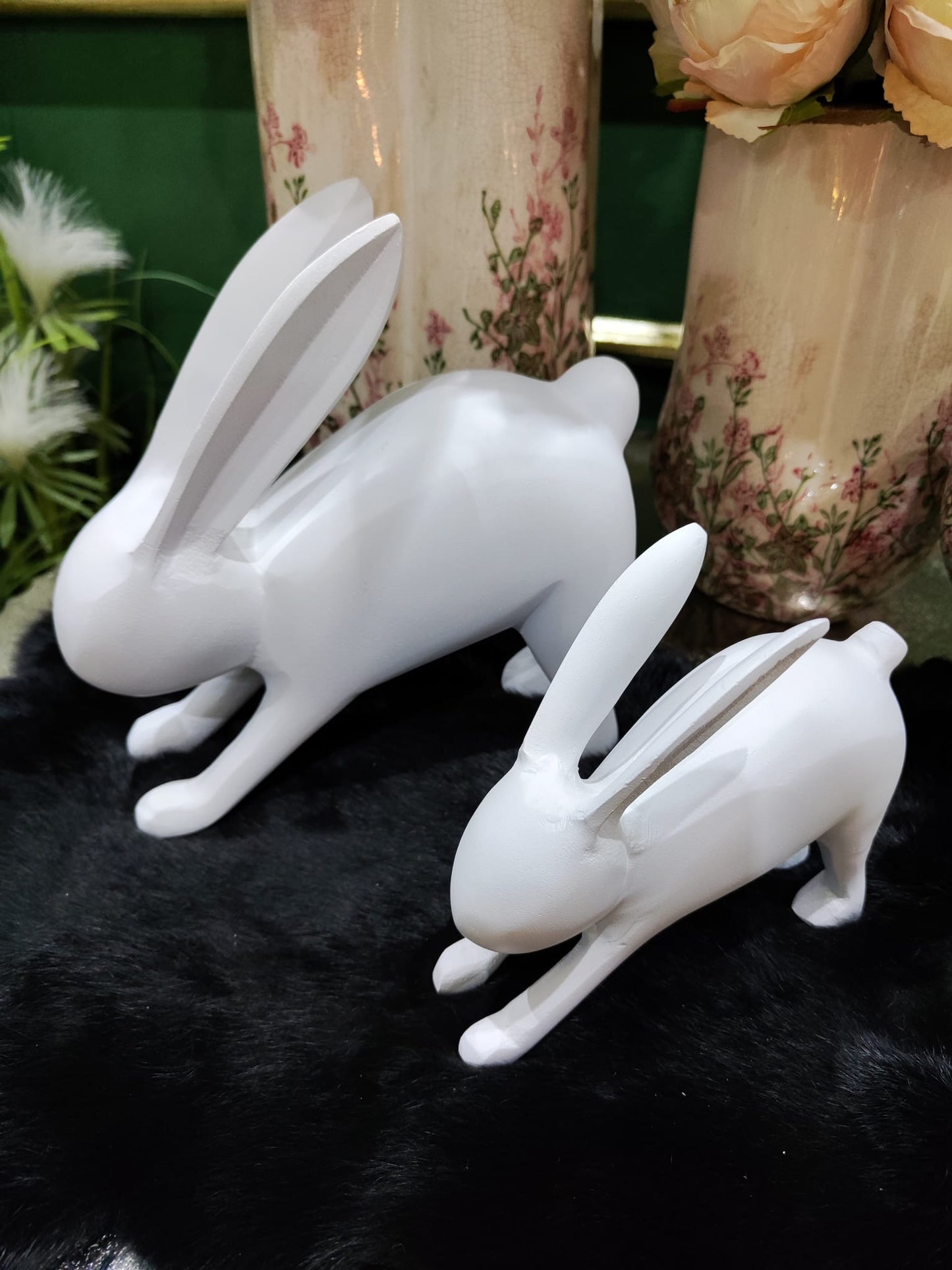 Modernes Hasen-Set in Weiß