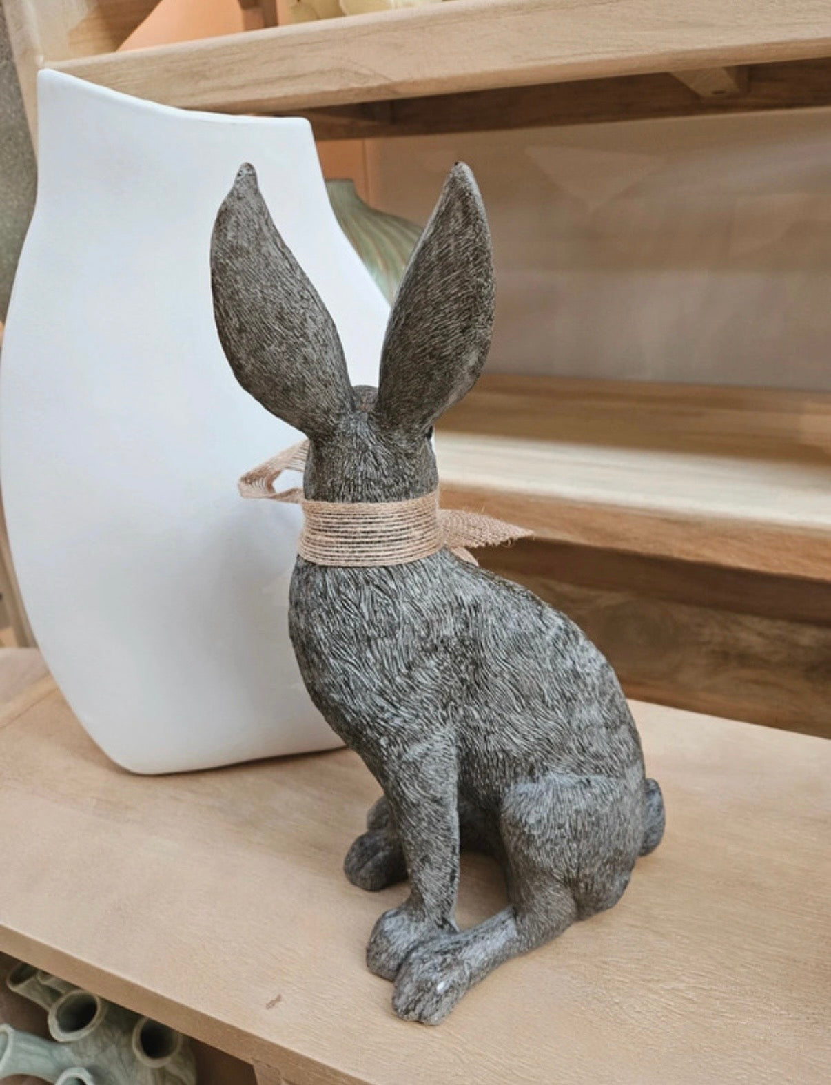Stilvoller Deko-Hase 54,5 cm Grau – hochwertige Osterdeko