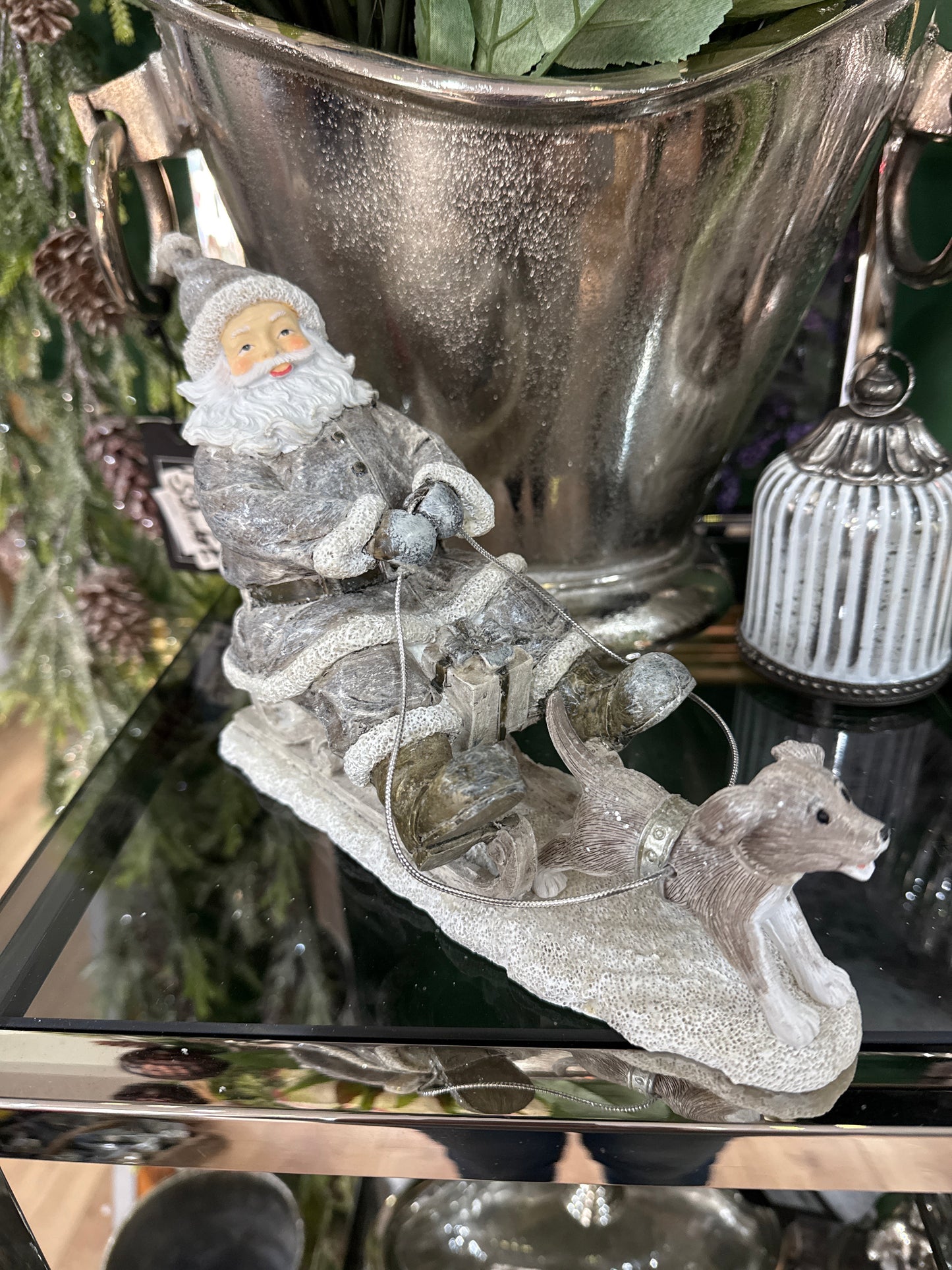 Dekorative Weihnachtsfigur – Nikolaus auf Schlitten ✨