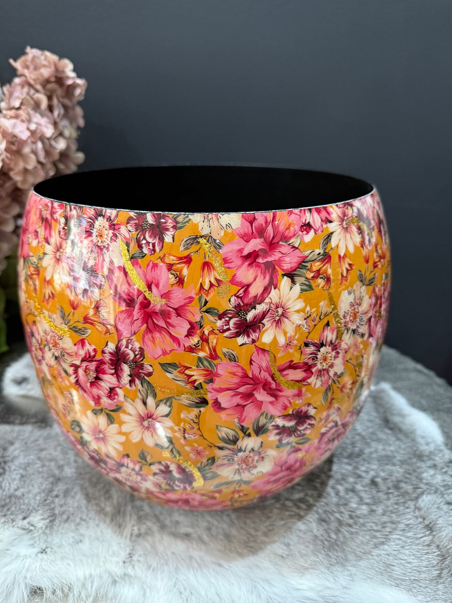 ✨ Elegante Metallvase im modernen Stil ✨