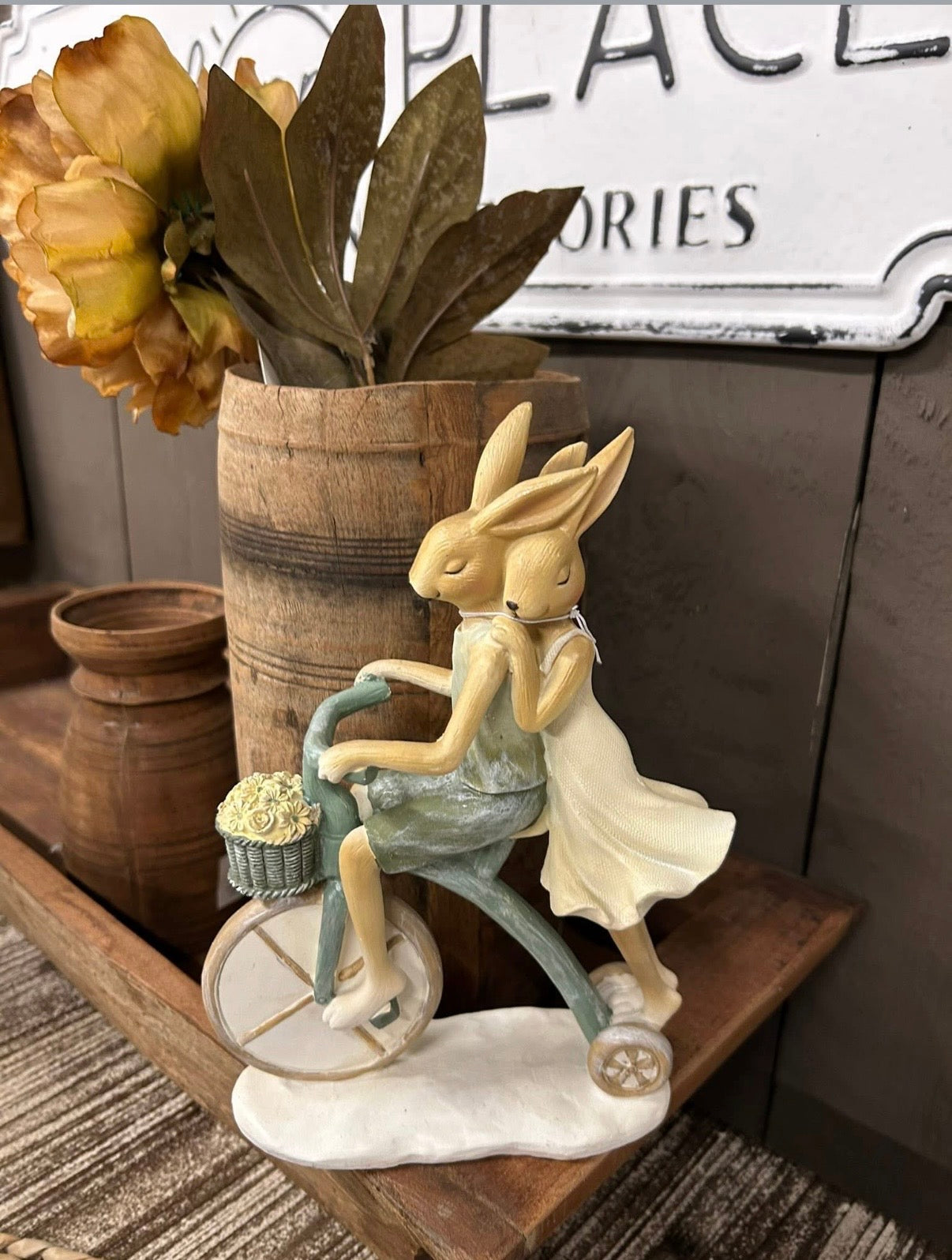 Wunderschöne Osterfigur – Hasenpaar auf dem Fahrrad