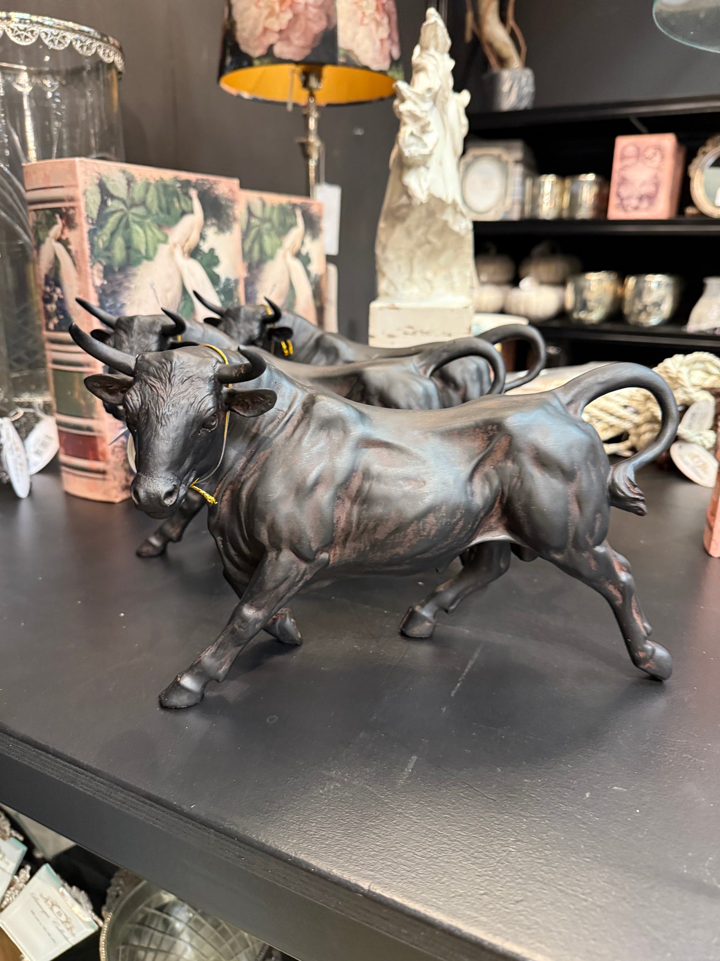 Edle Stier-Figur aus Polyresin