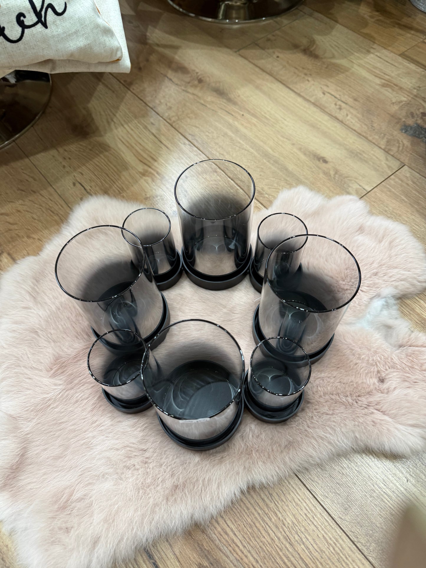 Eleganter Kerzenhalter mit acht Gläsern