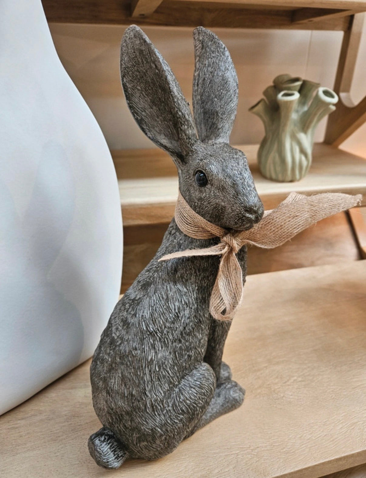 Stilvoller Deko-Hase 54,5 cm Grau – hochwertige Osterdeko