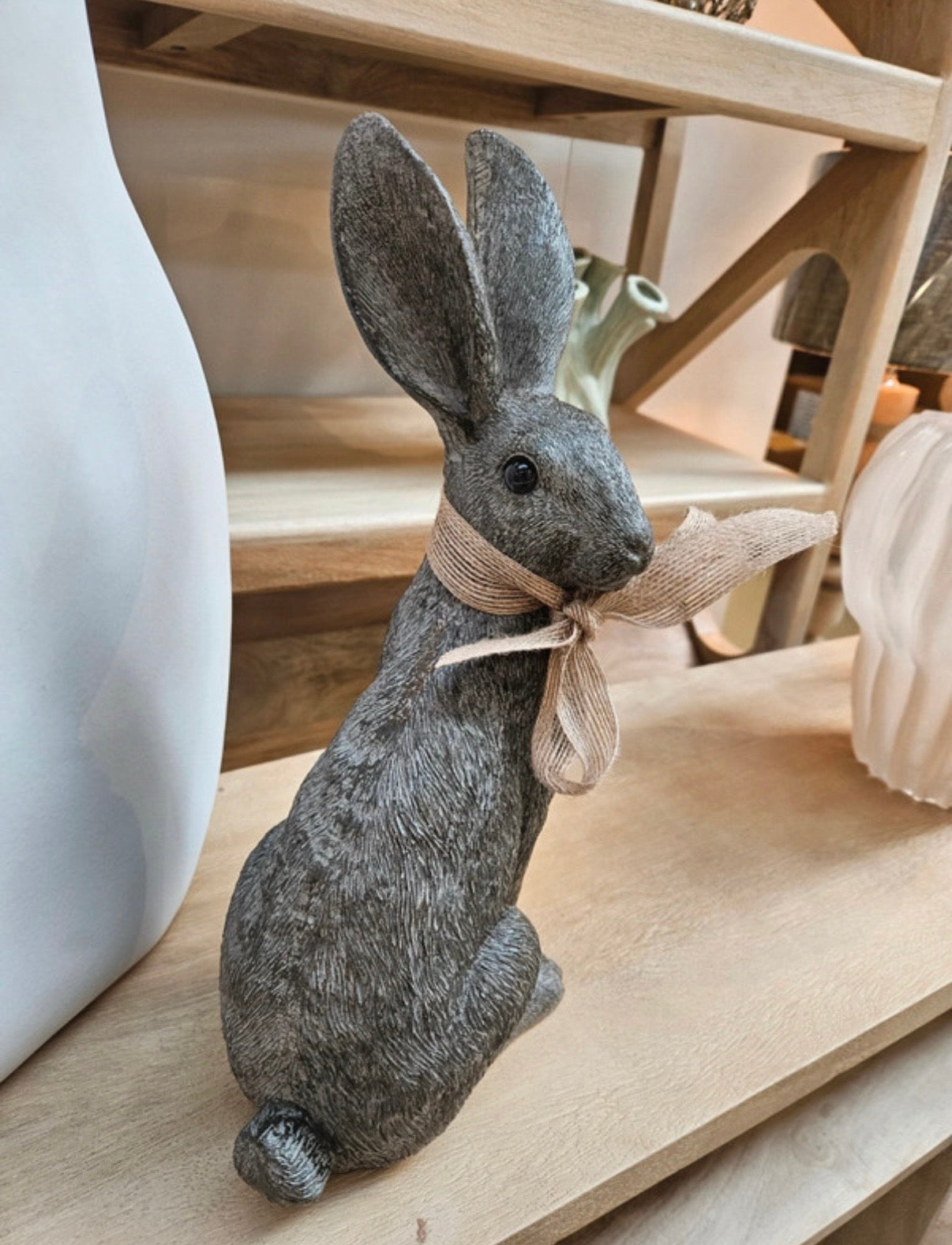 Stilvoller Deko-Hase 54,5 cm Grau – hochwertige Osterdeko