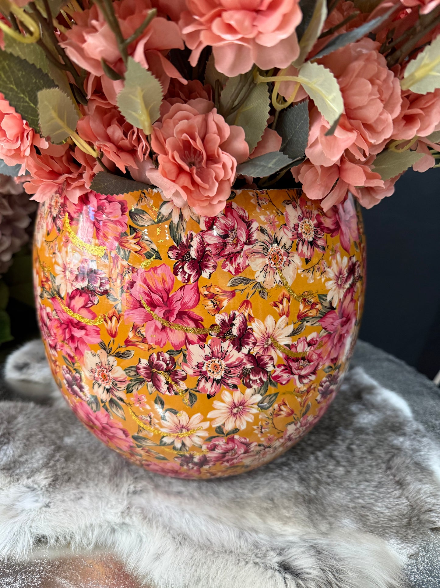 ✨ Elegante Metallvase im modernen Stil ✨