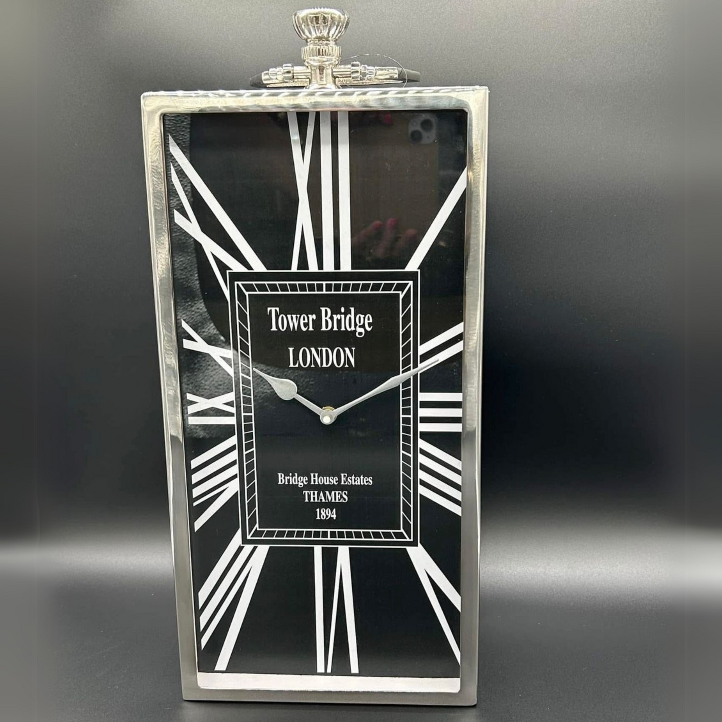 Silberne Metalluhr "Tower Bridge LONDON"