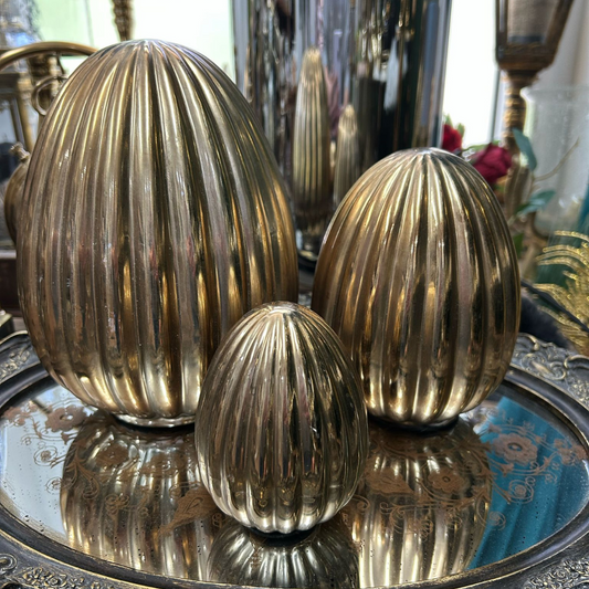 Dekoratives Glas-Ei in Gold
