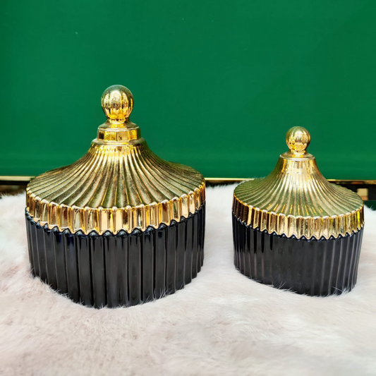 Schwarz-goldene Glasbehälter
