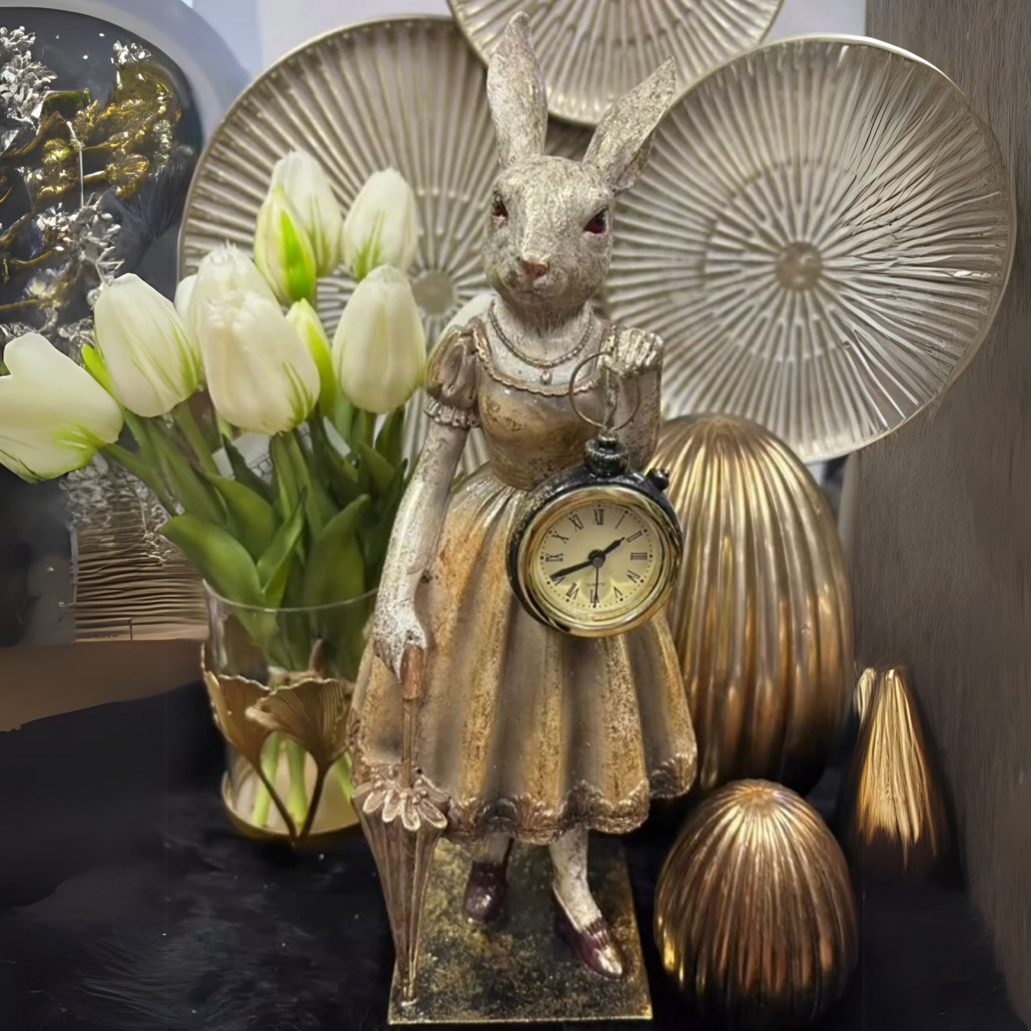 Hasenfrau mit Uhr