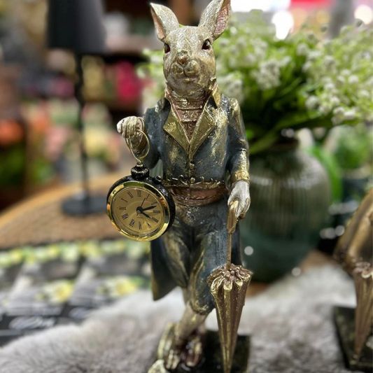 Hasenmann mit Uhr