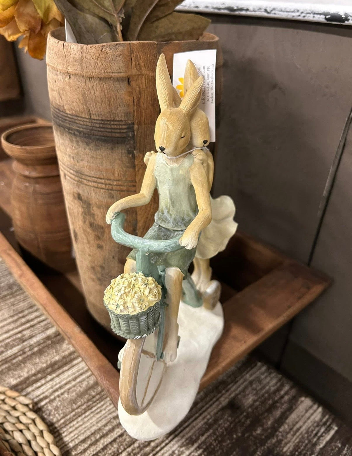 Wunderschöne Osterfigur – Hasenpaar auf dem Fahrrad