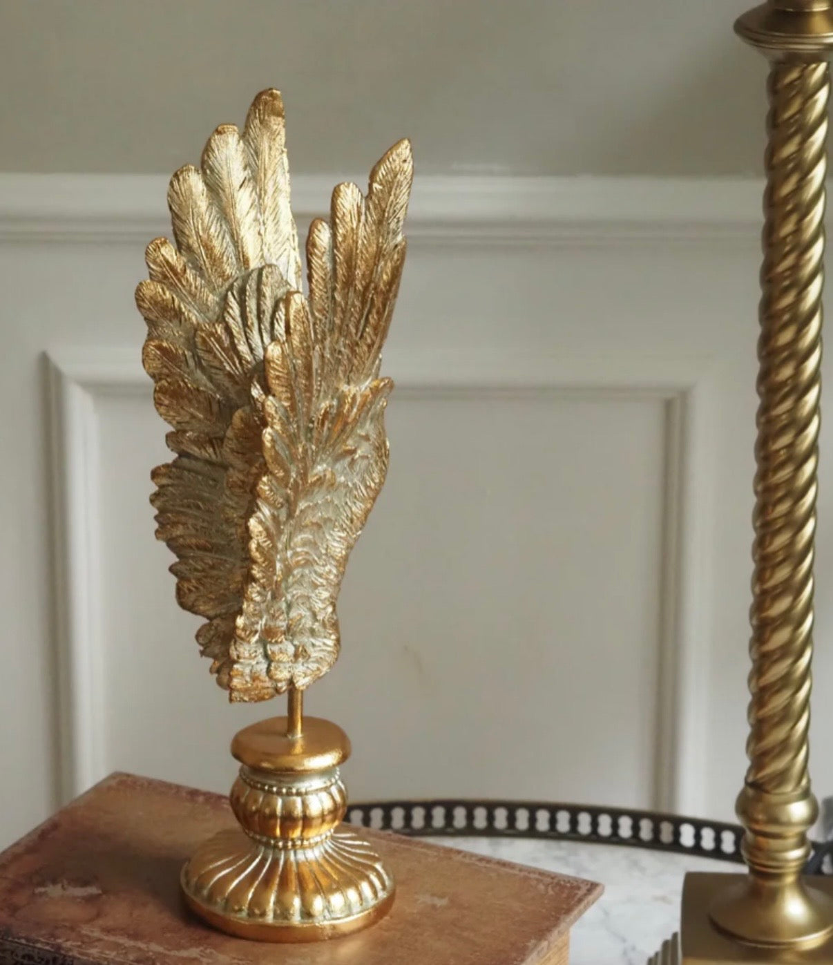 ✨ Dekorative Flügel in Antikgold ✨
