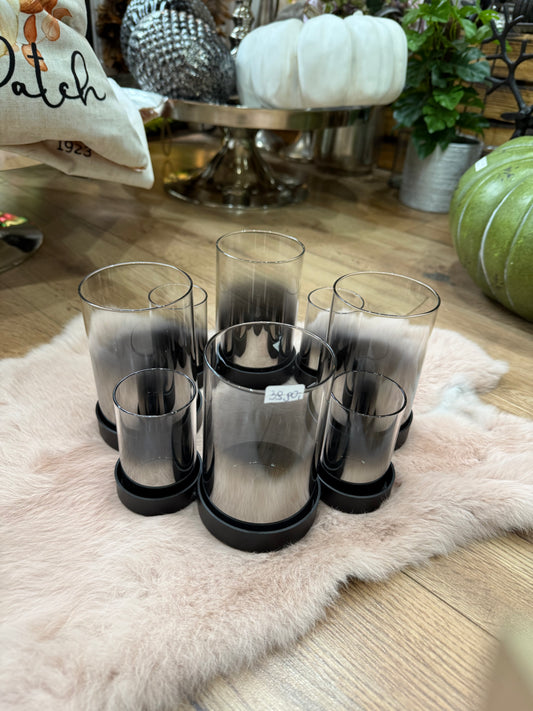 Eleganter Kerzenhalter mit acht Gläsern