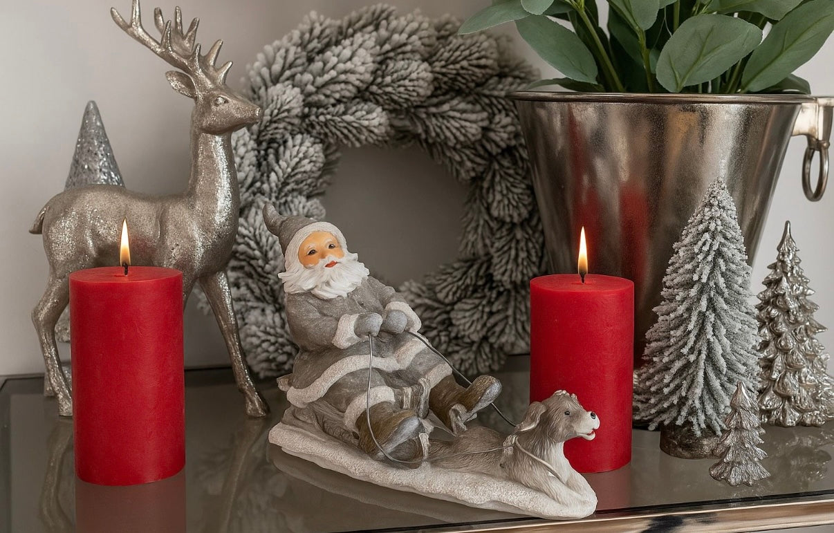 Dekorative Weihnachtsfigur – Nikolaus auf Schlitten