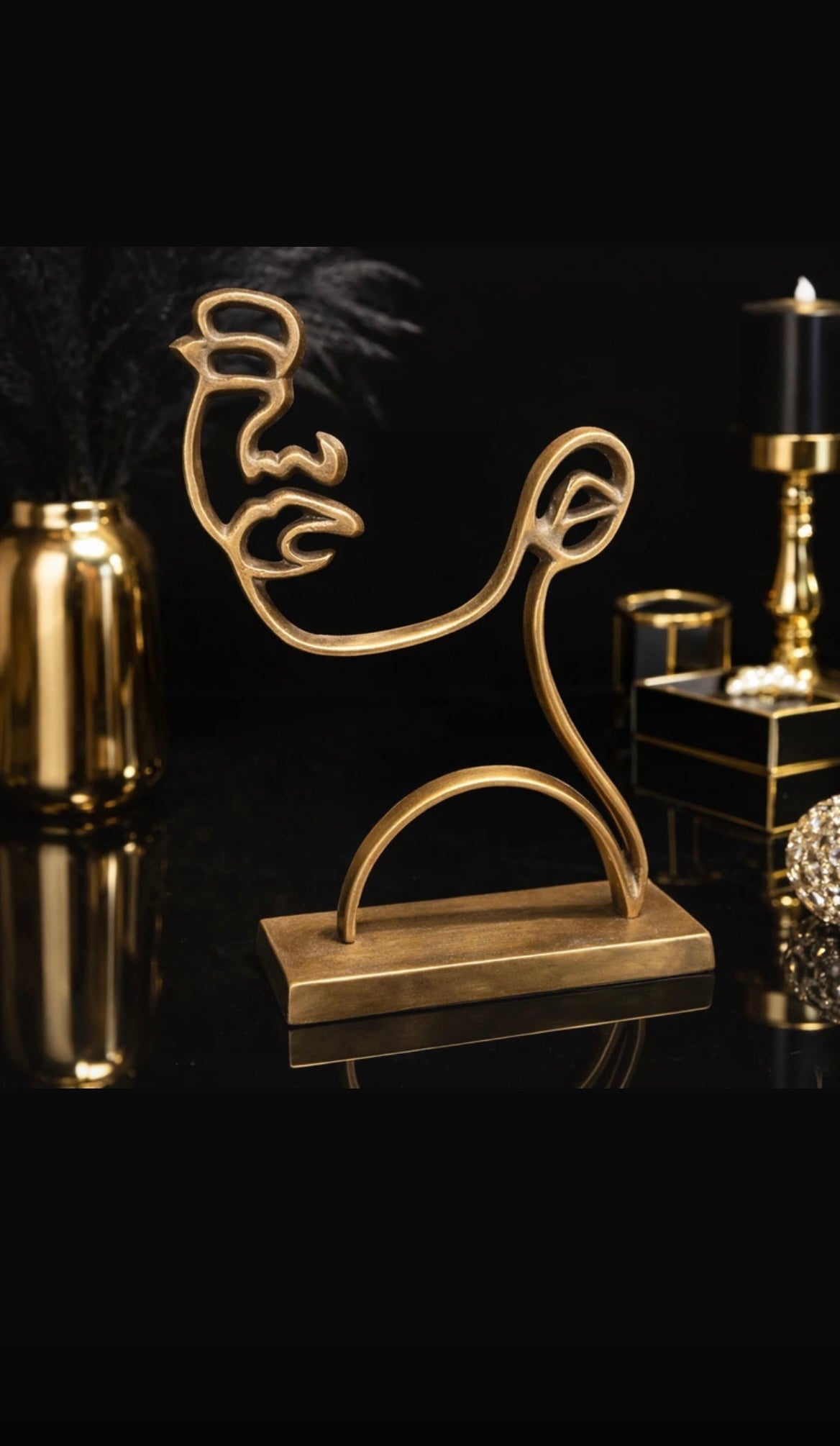 Moderne Metallfigur – Elegante Deko Skulptur