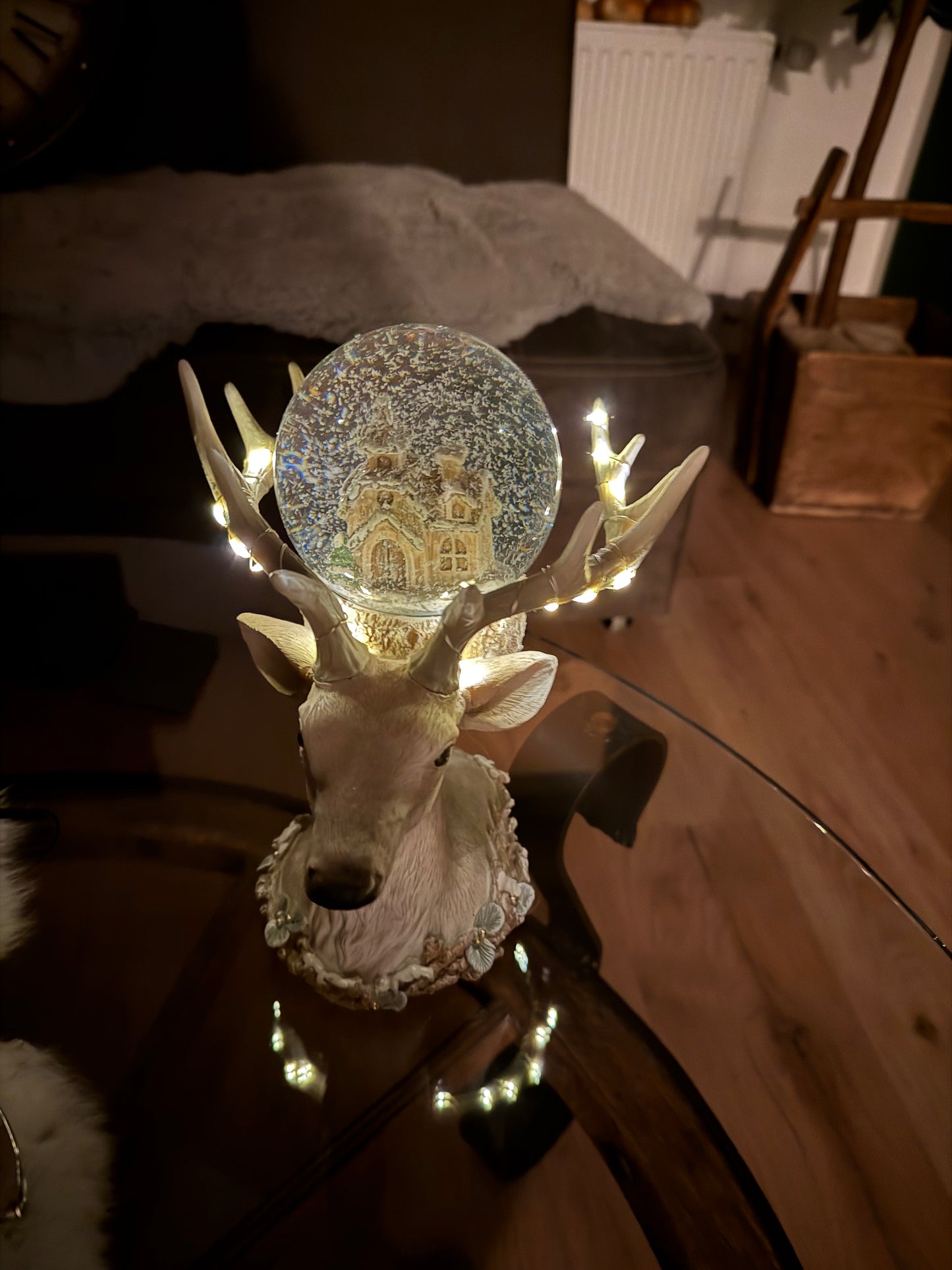 Schneekugel Hirsch mit LED