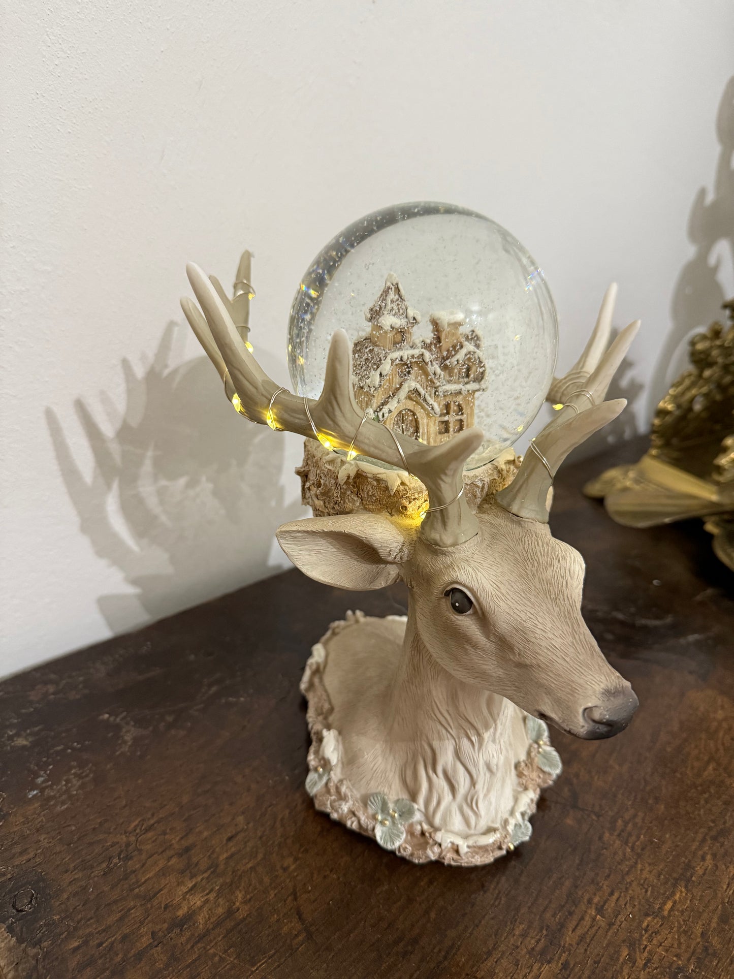 Schneekugel Hirsch mit LED